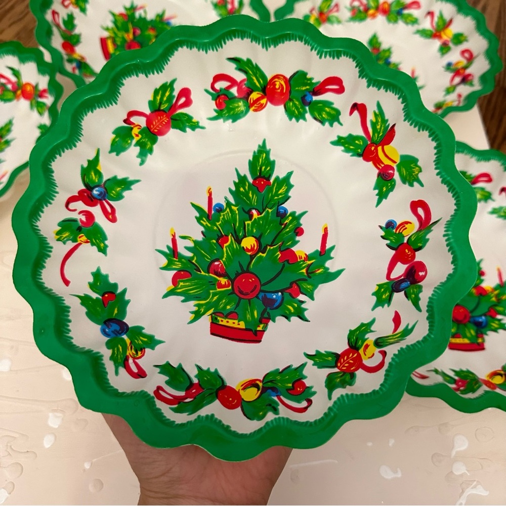 Christmas Vintage Plates Plastic set of 6 - Picture 8 of 13